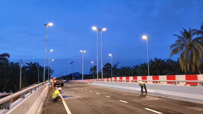 High-standard solar lighting application on urban roads