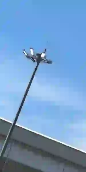 High-pole floodlight cluster