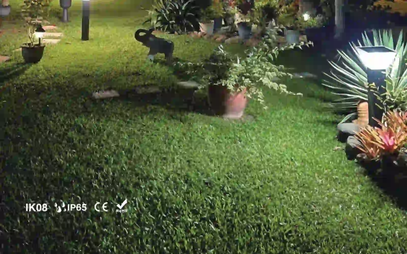 HADES AI-GL255S bollard lights in an outdoor space