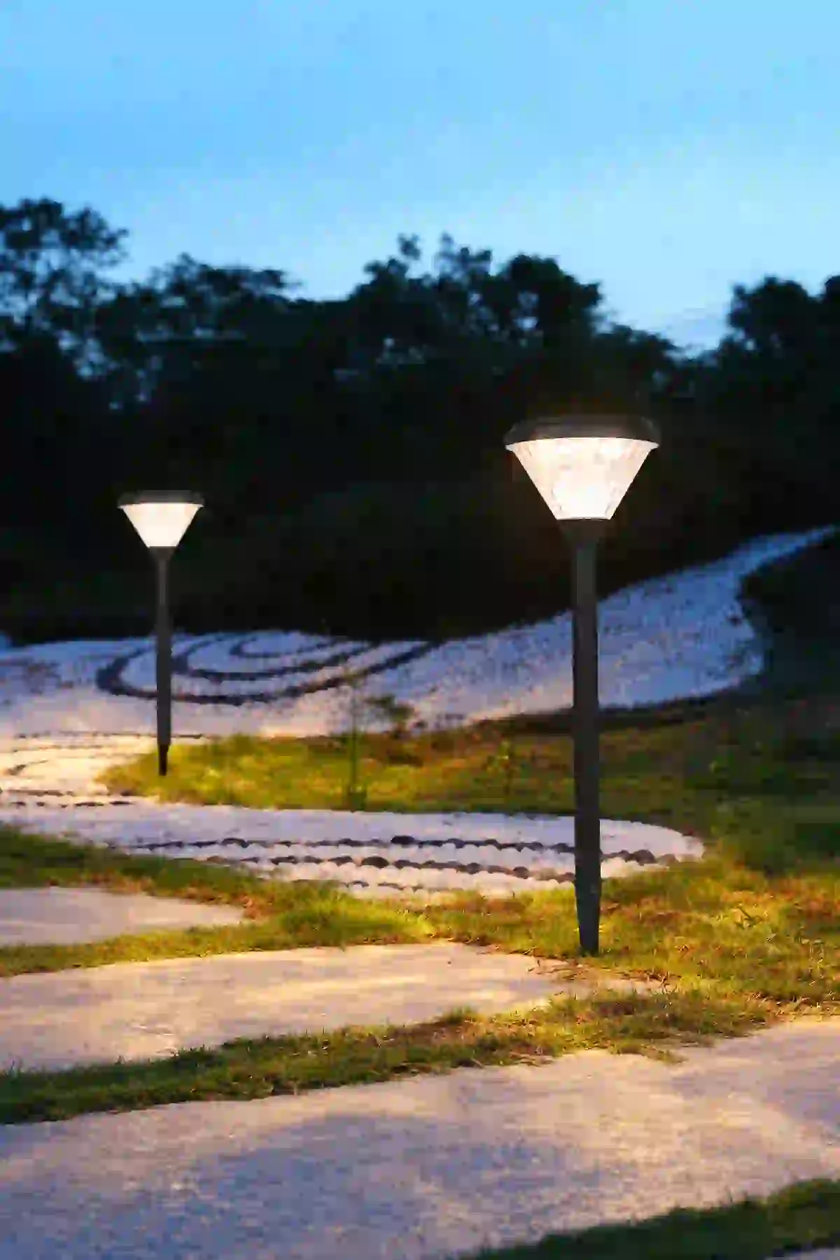 CPD-0907 solar lights beside a residential entry