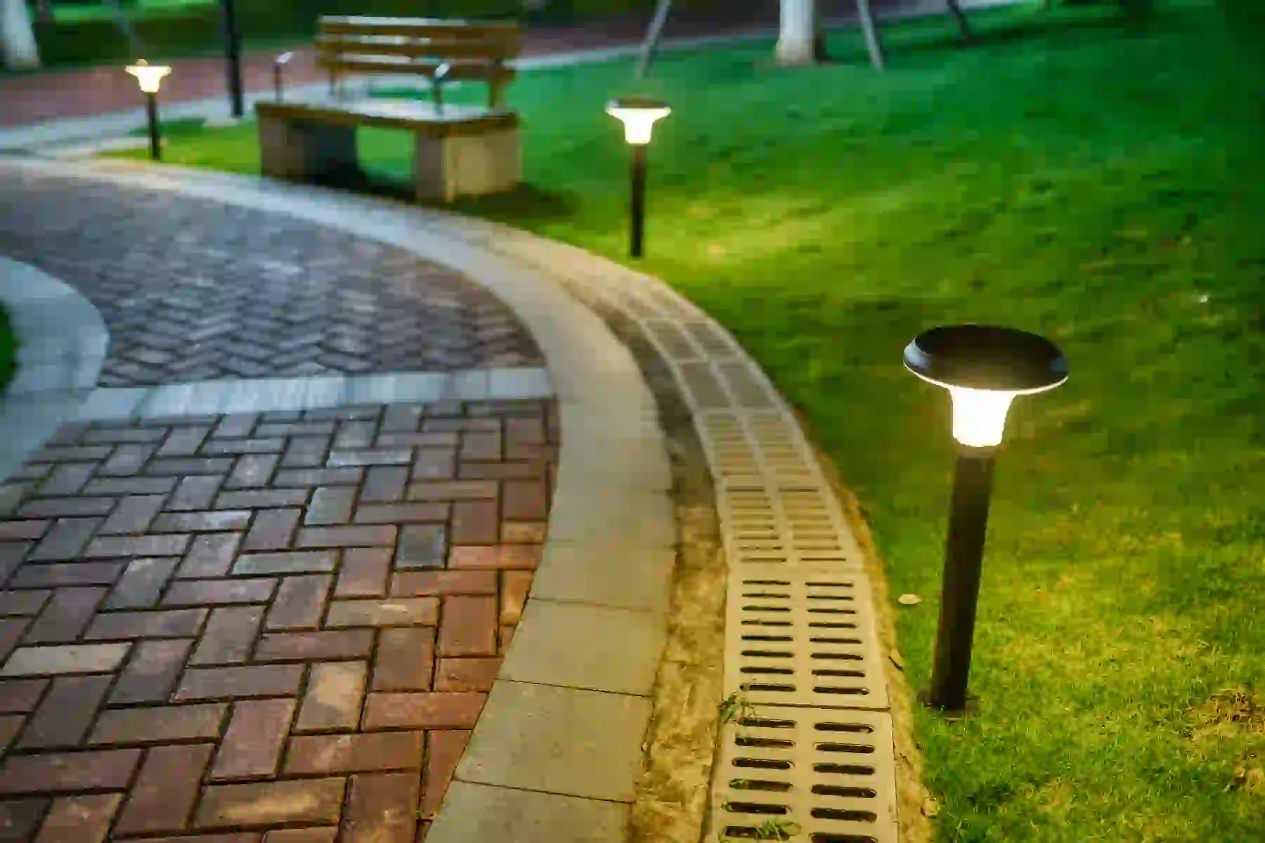 CPD-1004 solar lights beside a residential entry