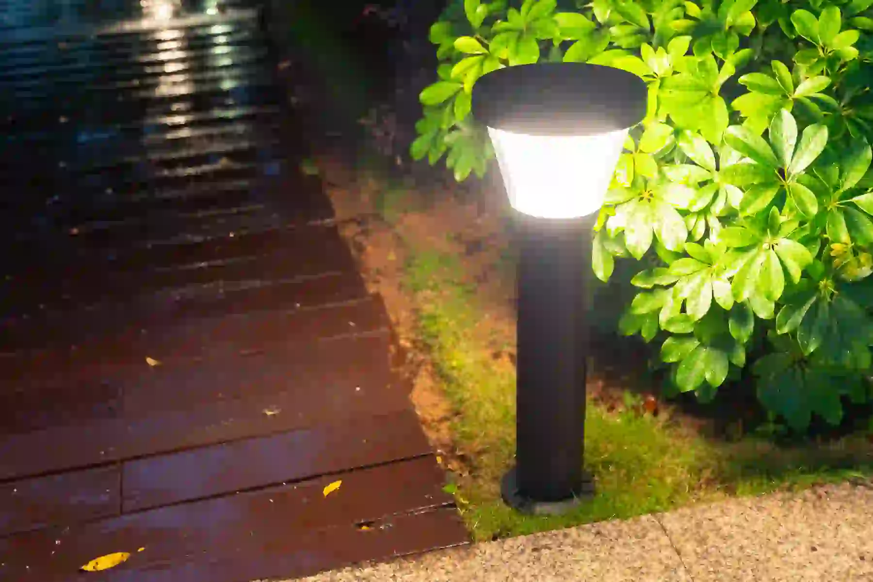 CPD-2106 solar light in a planted garden bed