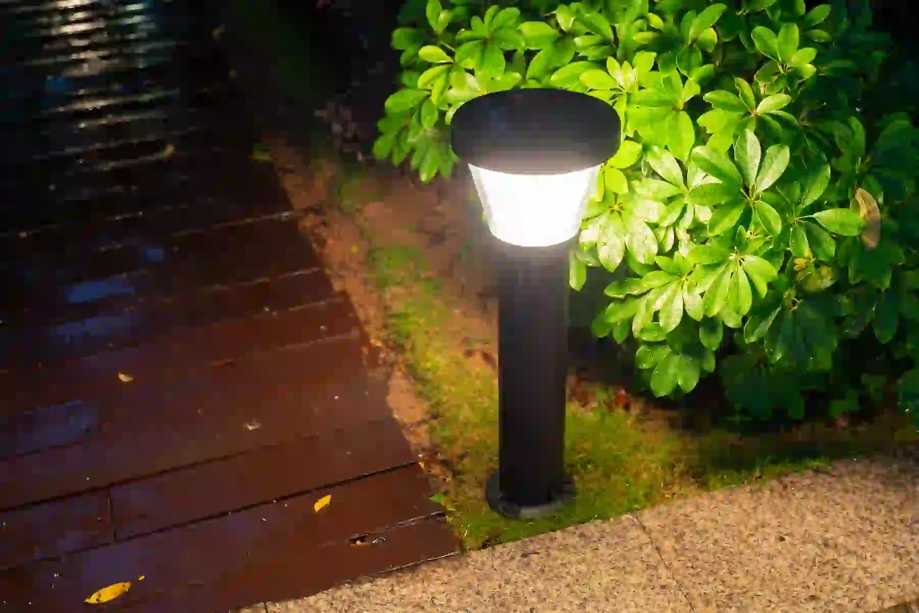 CPD-2106 solar lights along a garden path