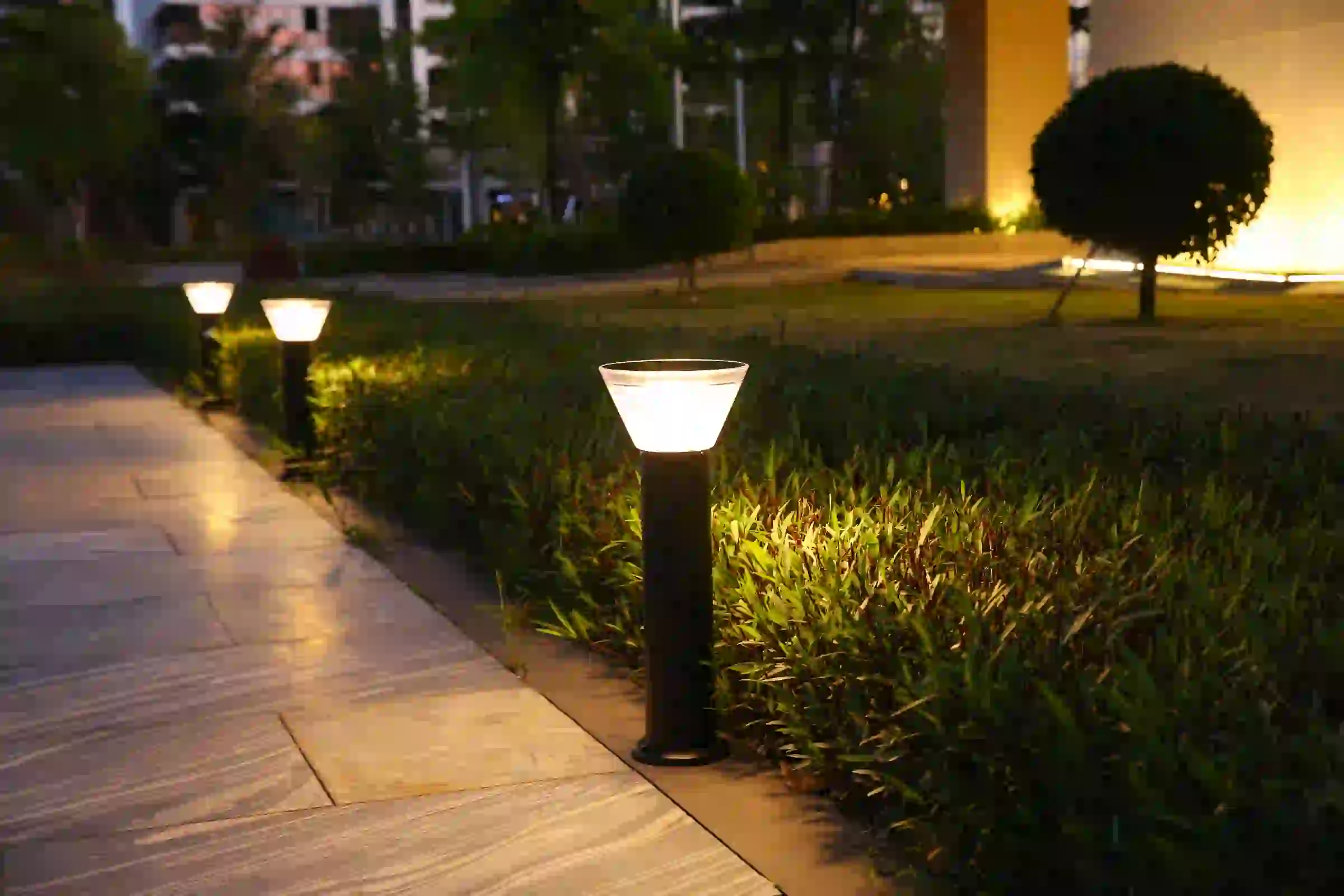 CPD-3004 solar lights lining a landscaped area