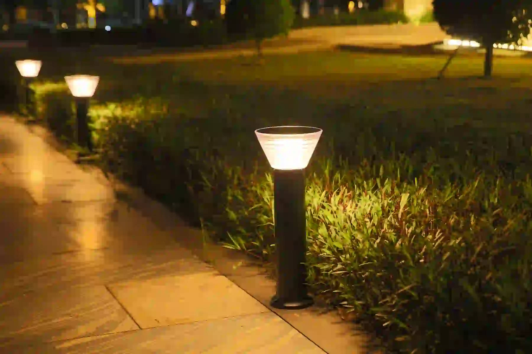 CPD-3004 solar lights along a garden path