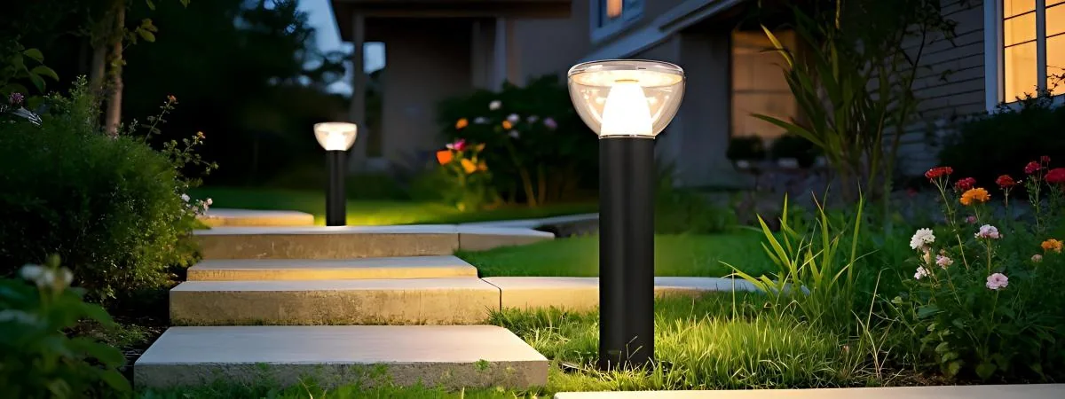 ZC-CPD3006 architectural solar bollard light — rectangular 235×150mm profile, 40 LED, 650mm and 850mm heights