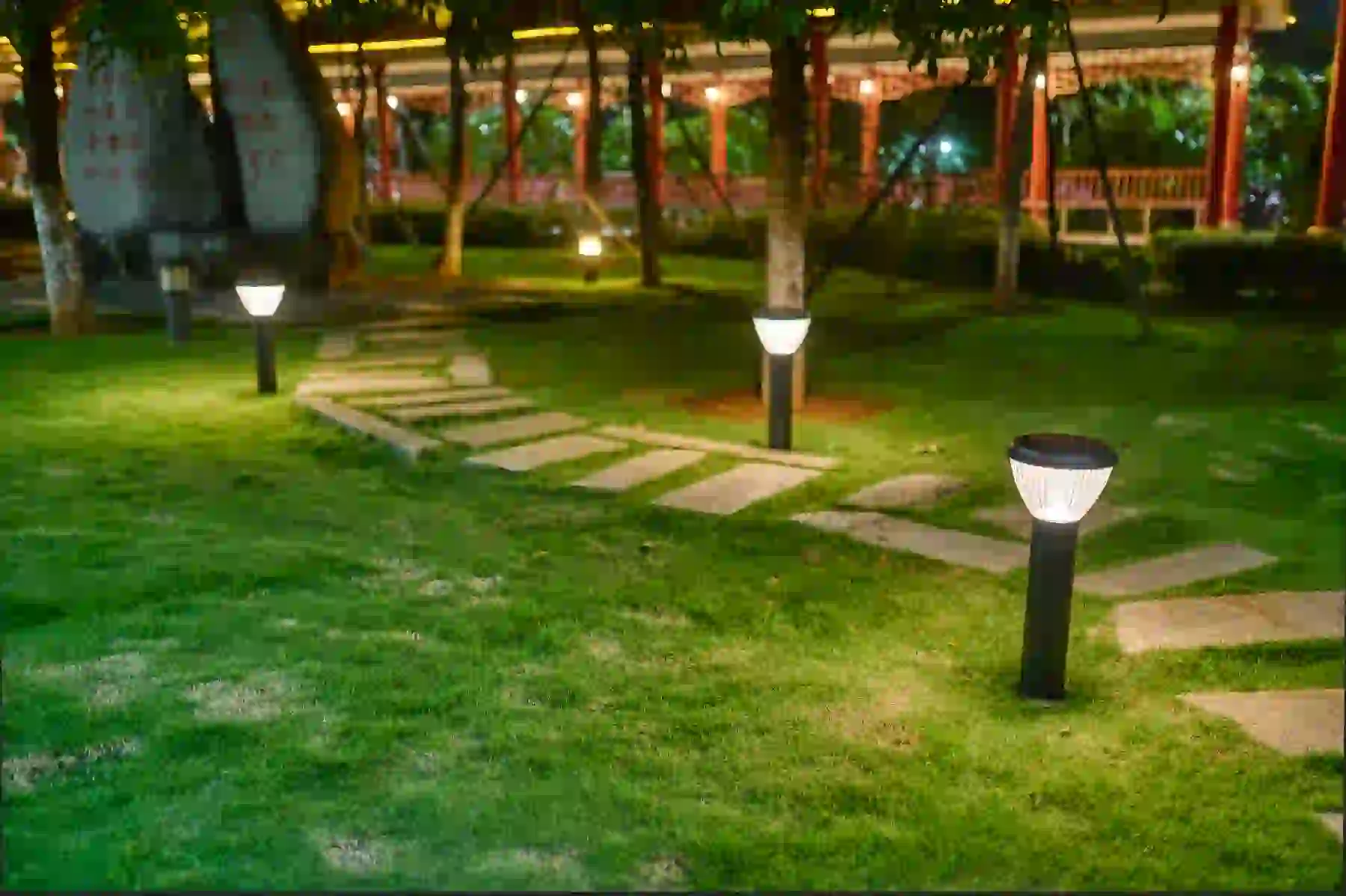 CPD-4104 solar lights in a courtyard