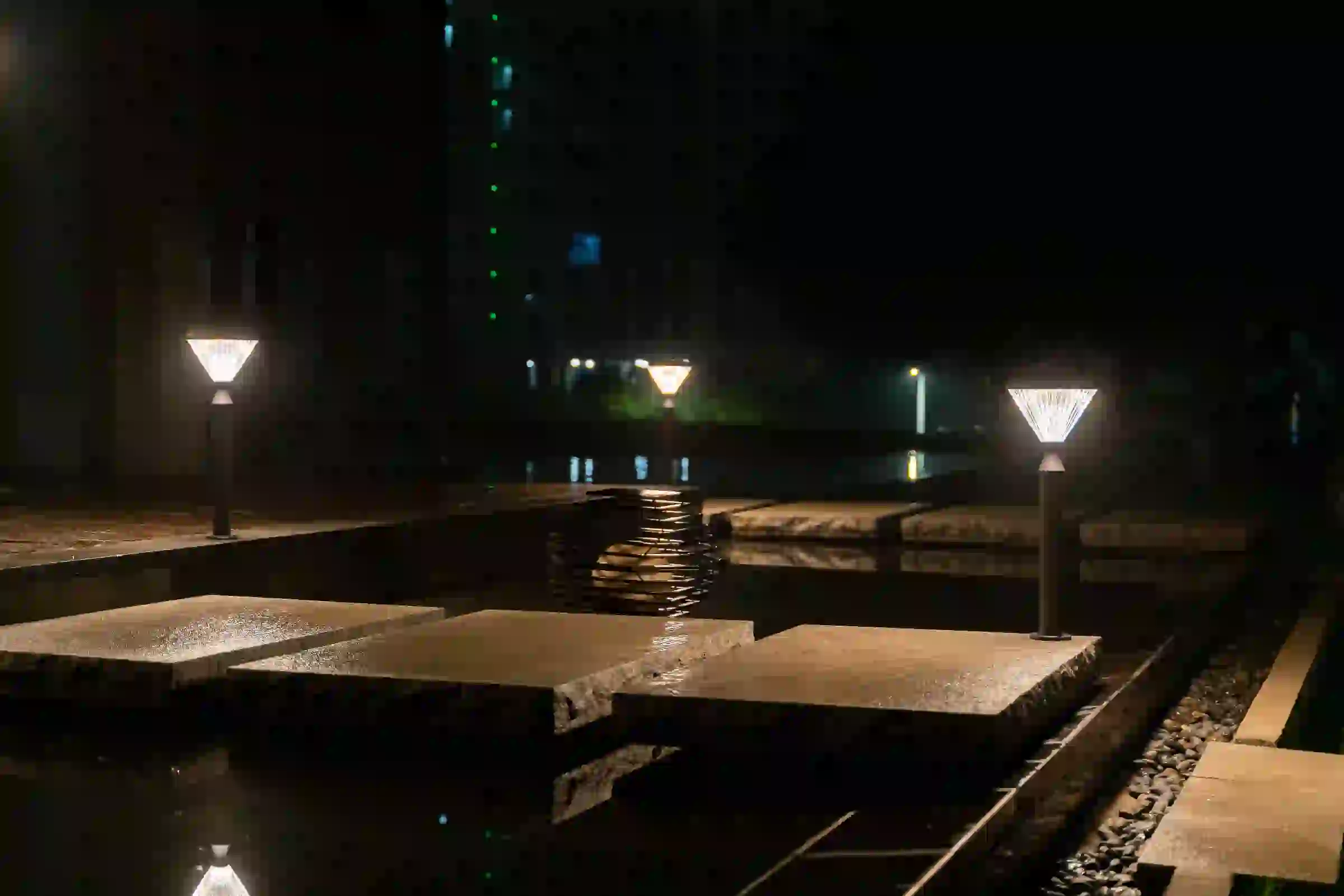 CPD-5405 solar lights lining a landscaped area