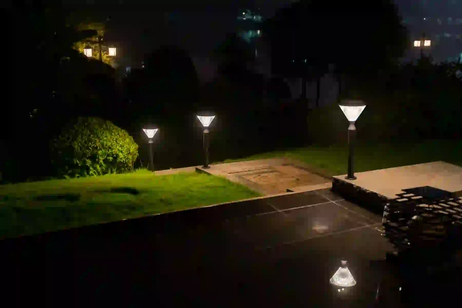 CPD-5405 solar lights in a courtyard