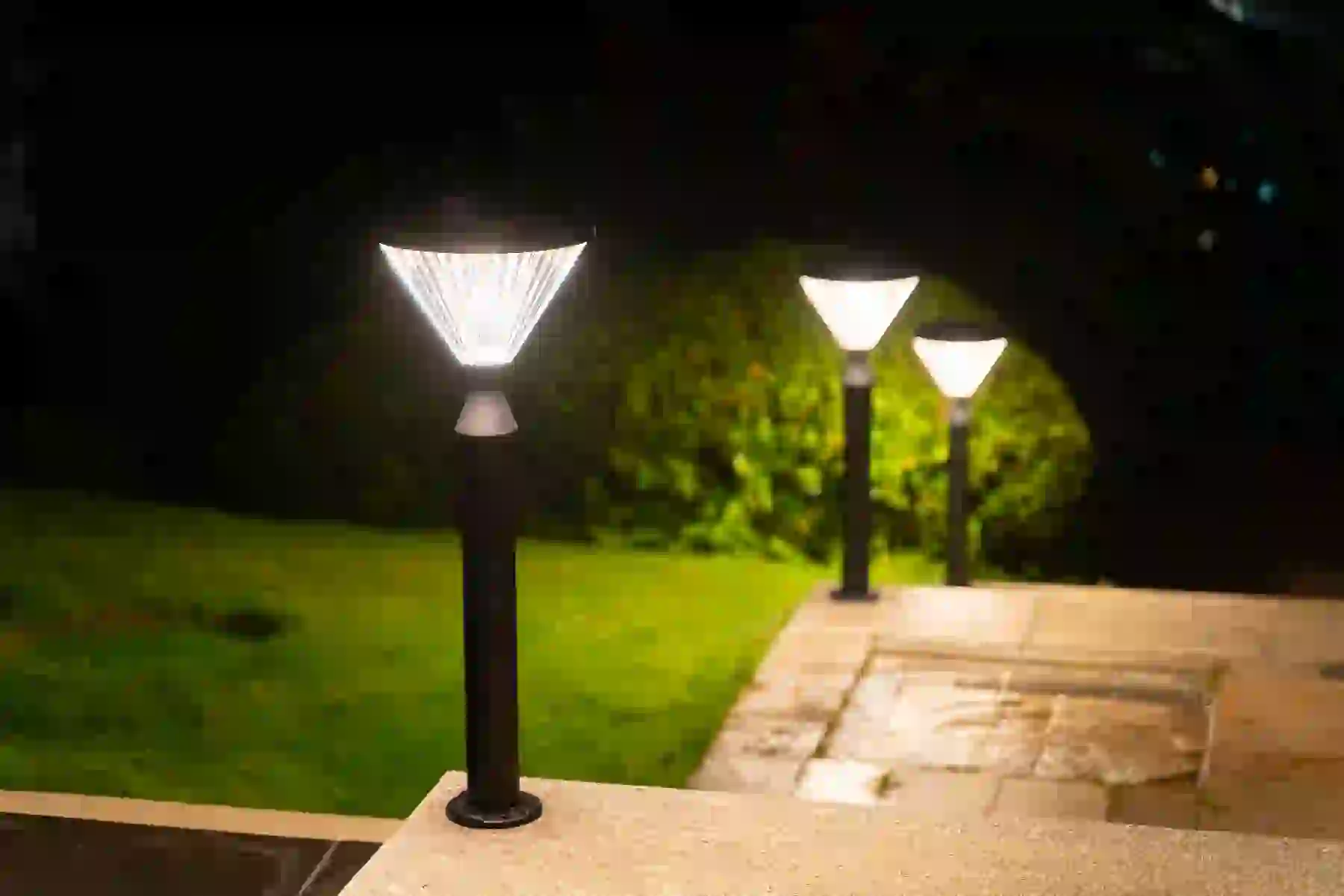 CPD-5405 solar lights beside a residential entry