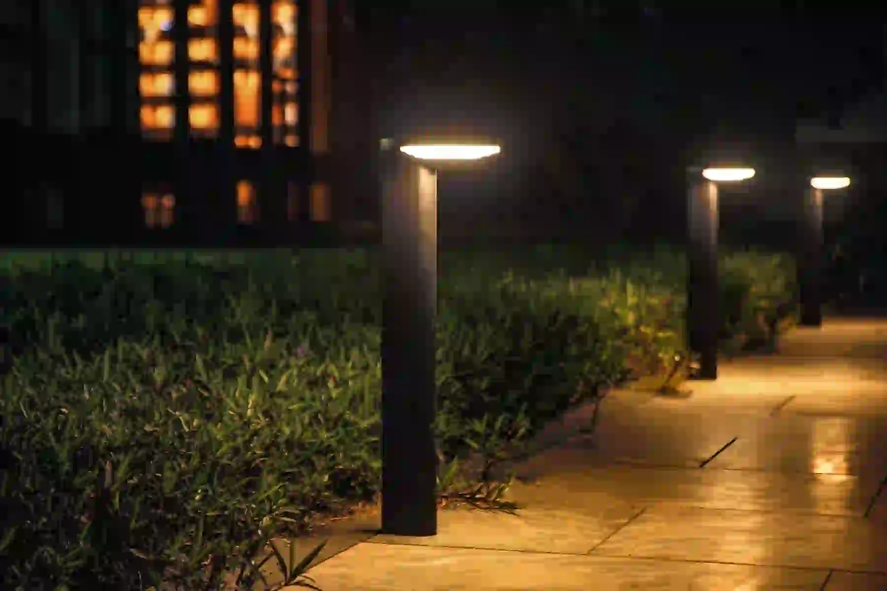 CPD-8804 solar lights in a courtyard
