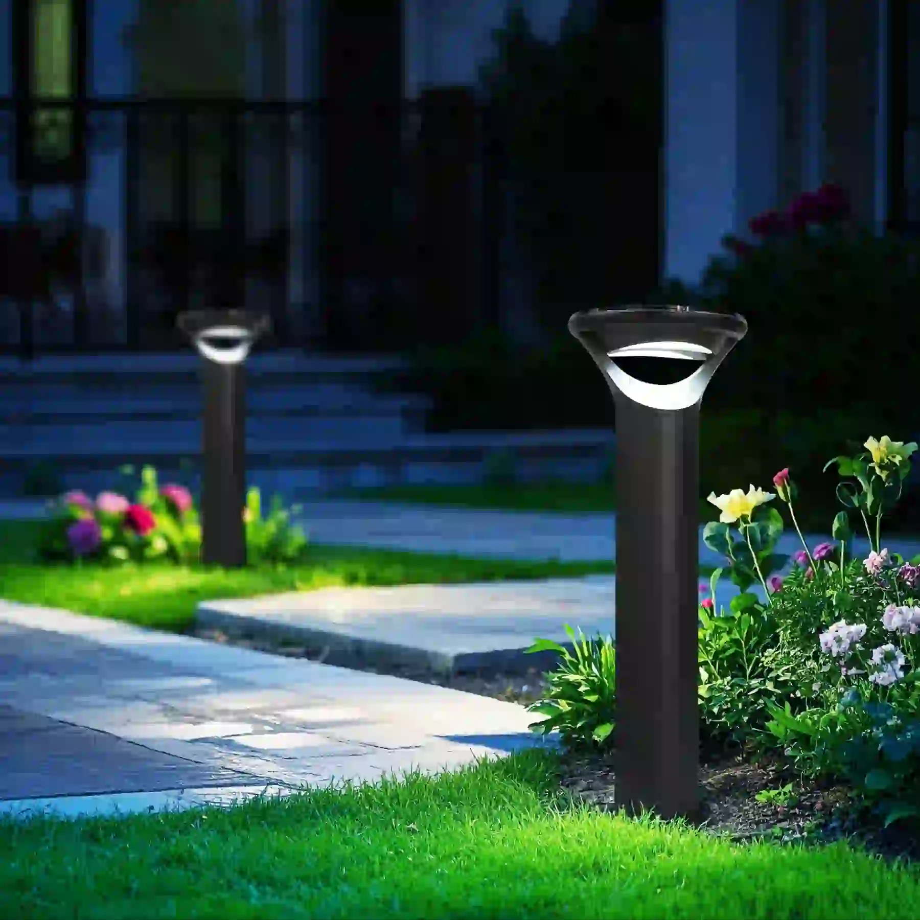 CPD-9208 solar light in a planted garden bed