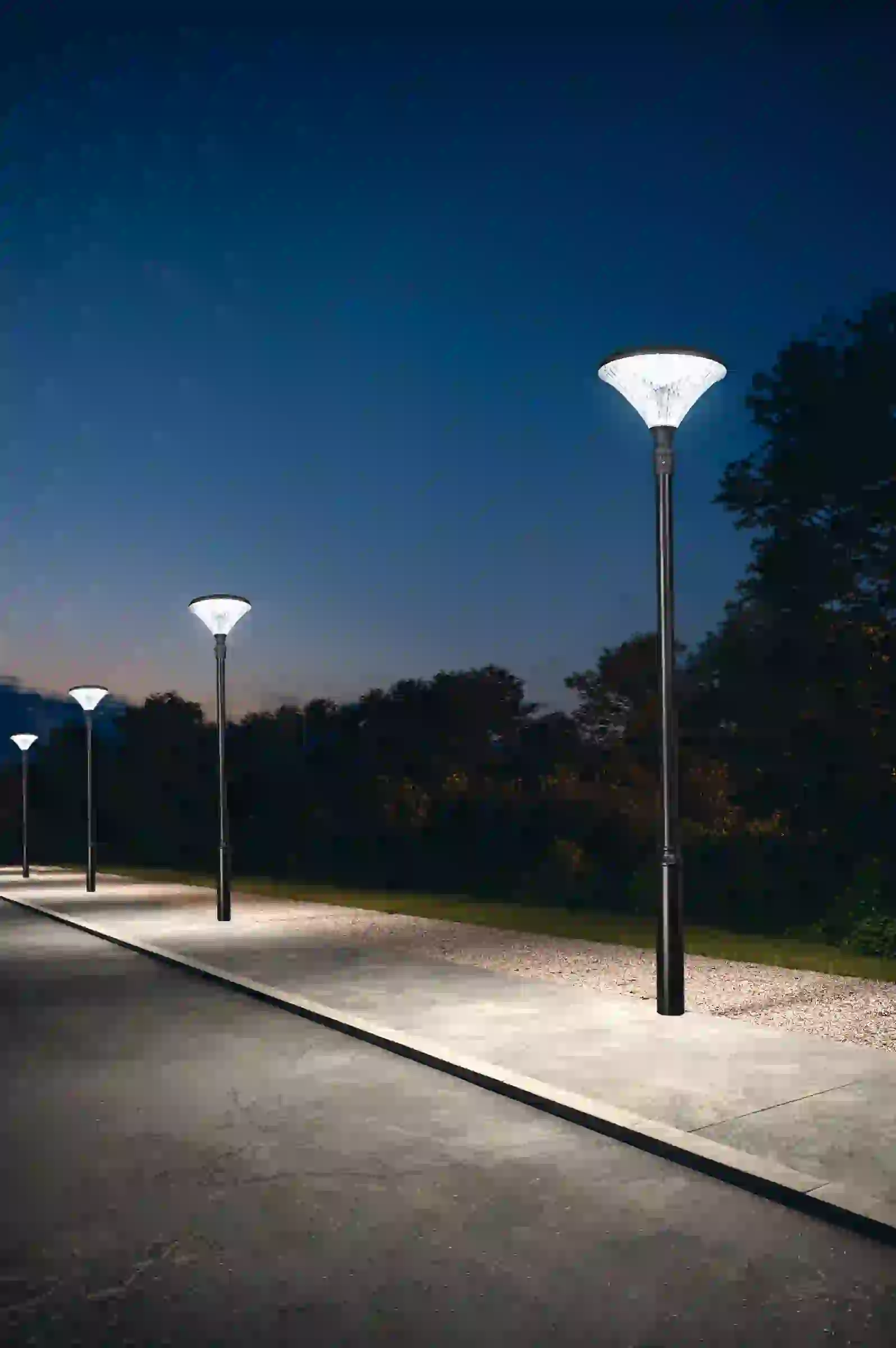 GGD-003 solar lights lining a landscaped area