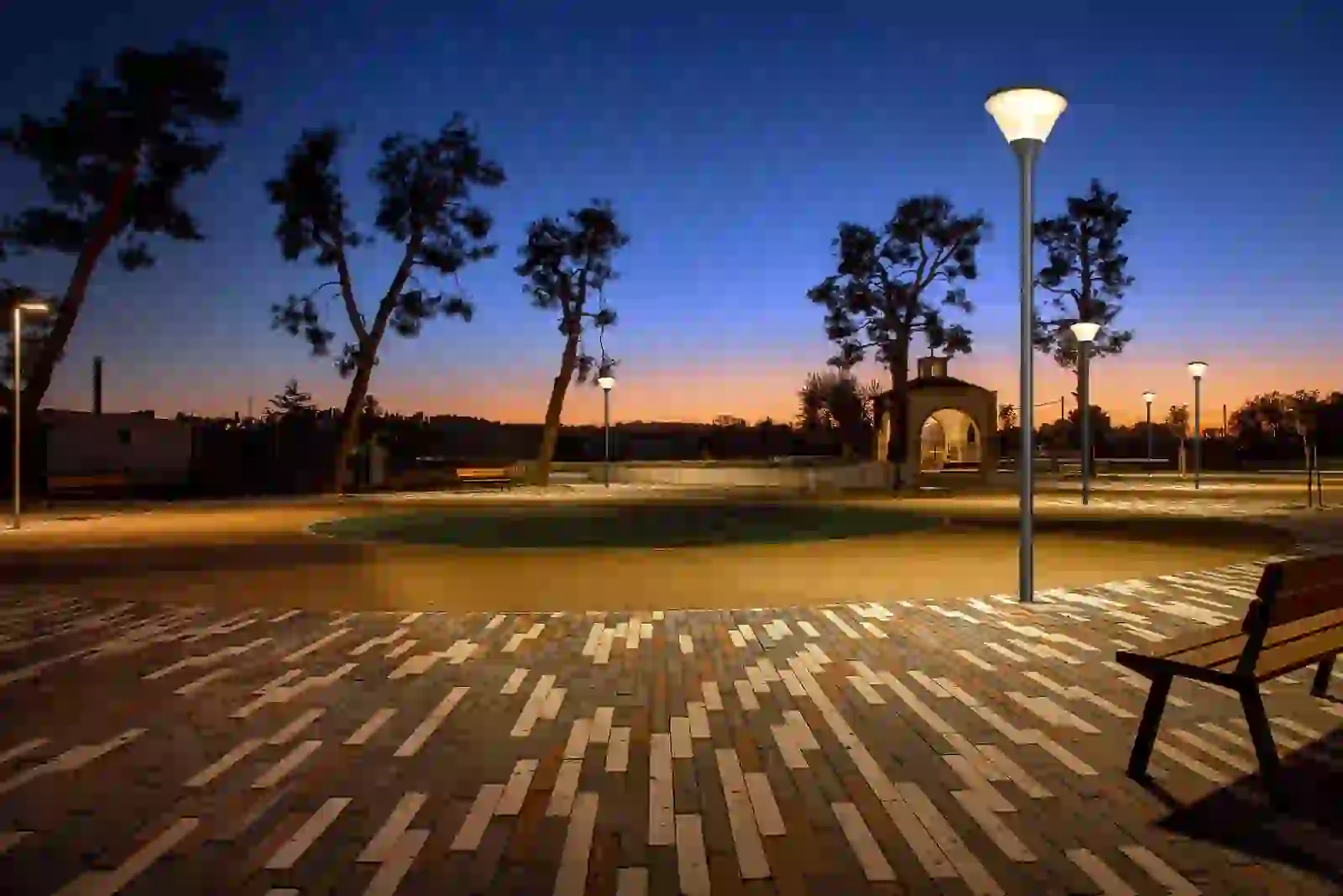GGD-006 solar light beside a patio seating area