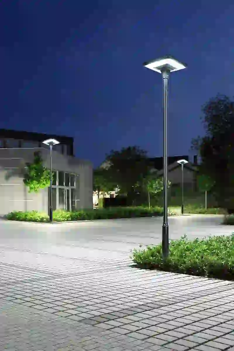 TYD-2505 solar lights in a courtyard