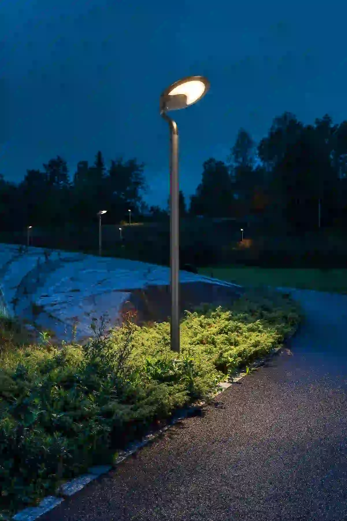 TYD-5108 solar lights beside a residential entry