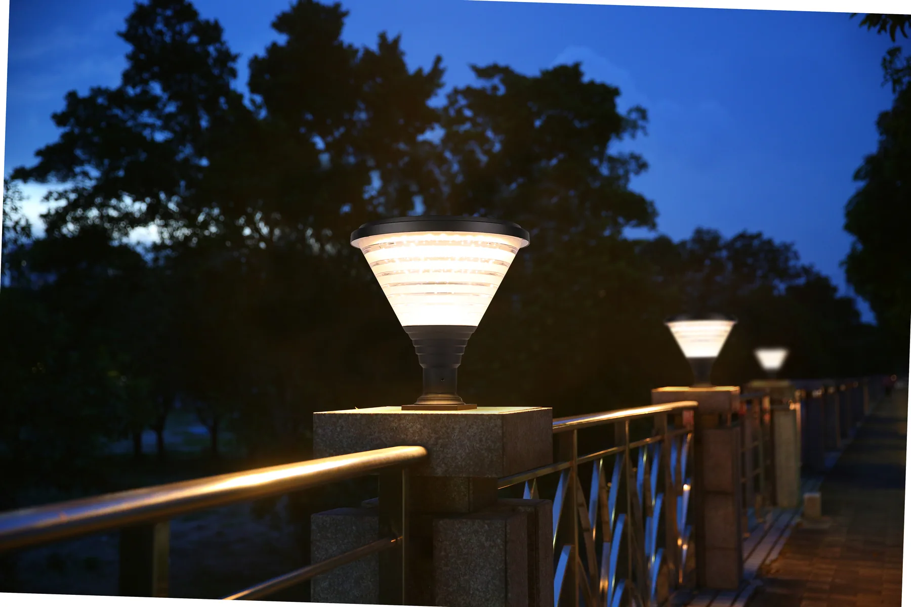 ZTD-001 Hourglass Solar Pillar Light