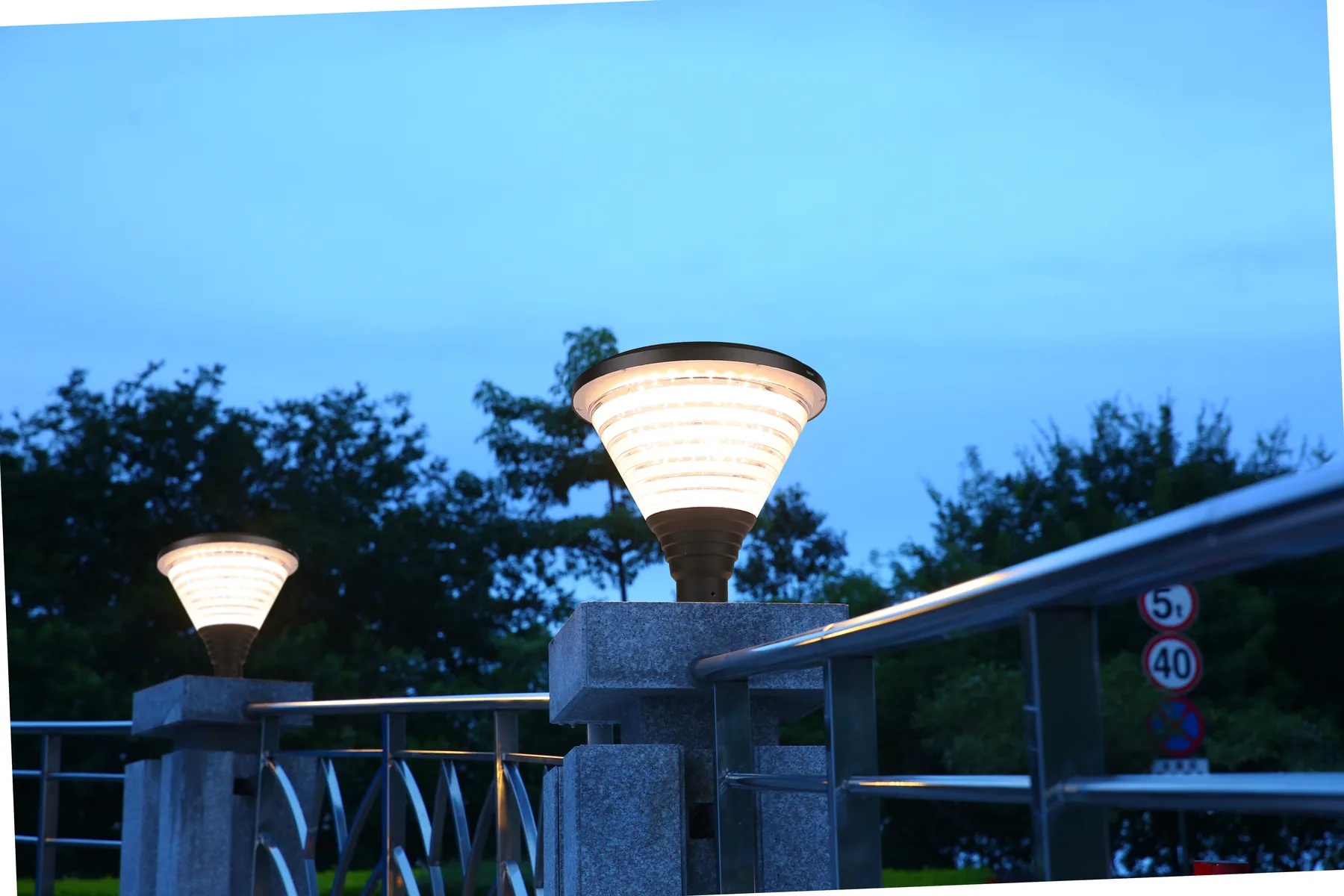 ZTD-001 Hourglass Solar Pillar Light